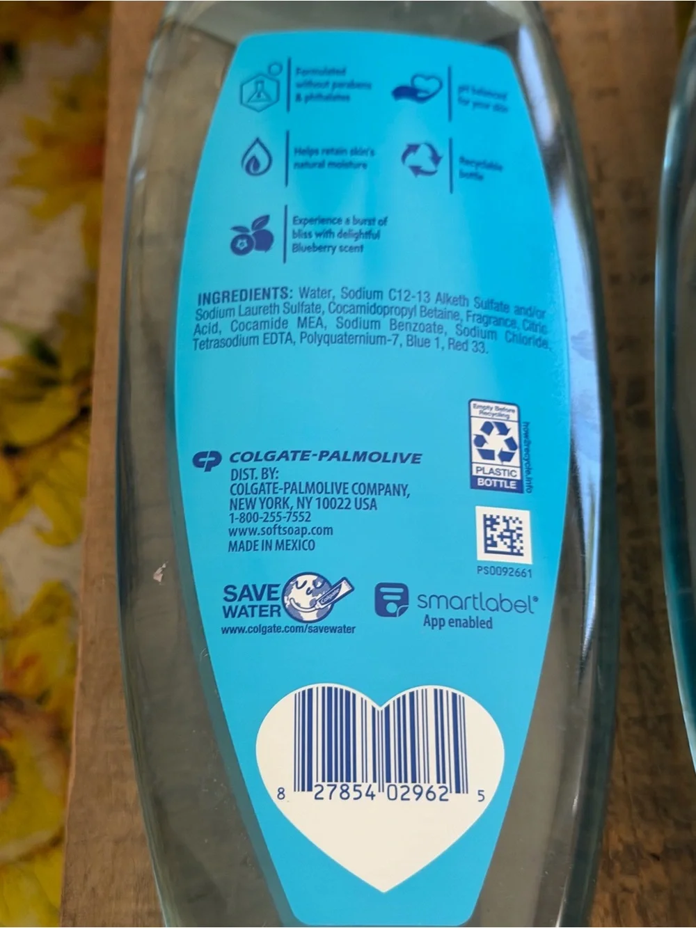 4- Softsoap Blueberry Scent Moisturizing Body Wash